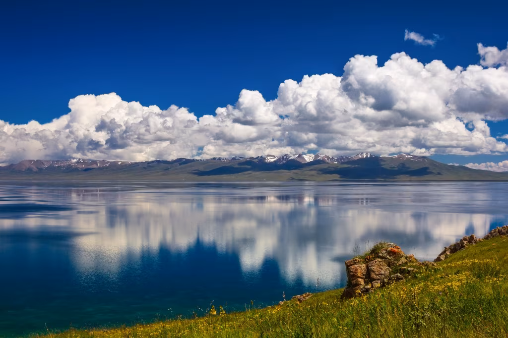 Increíble lago Kel-Suu