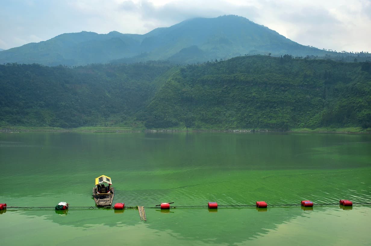 El lago Menjer