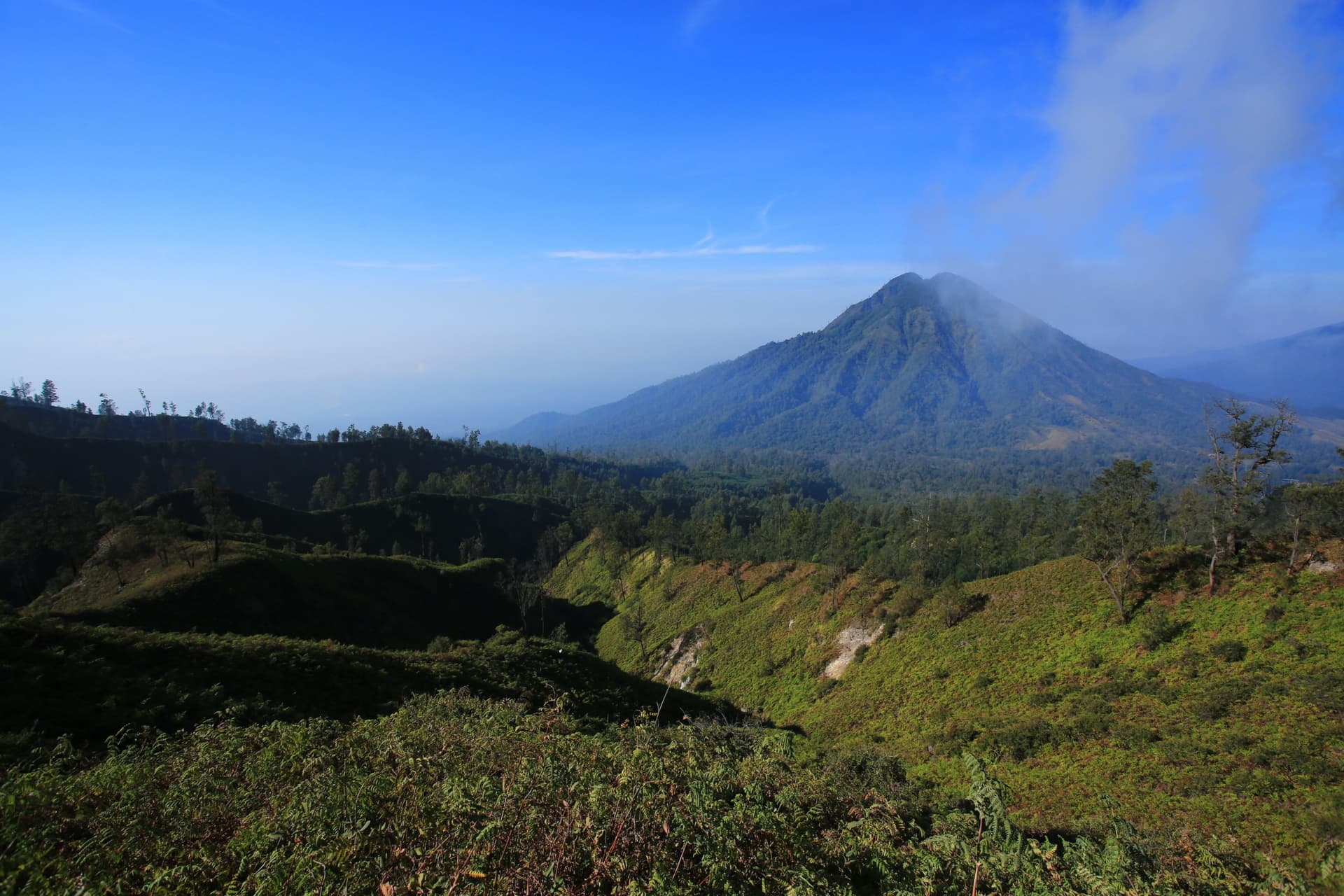 ¡Descubre el volcán Kawah Ijen (y su lago ácido)!